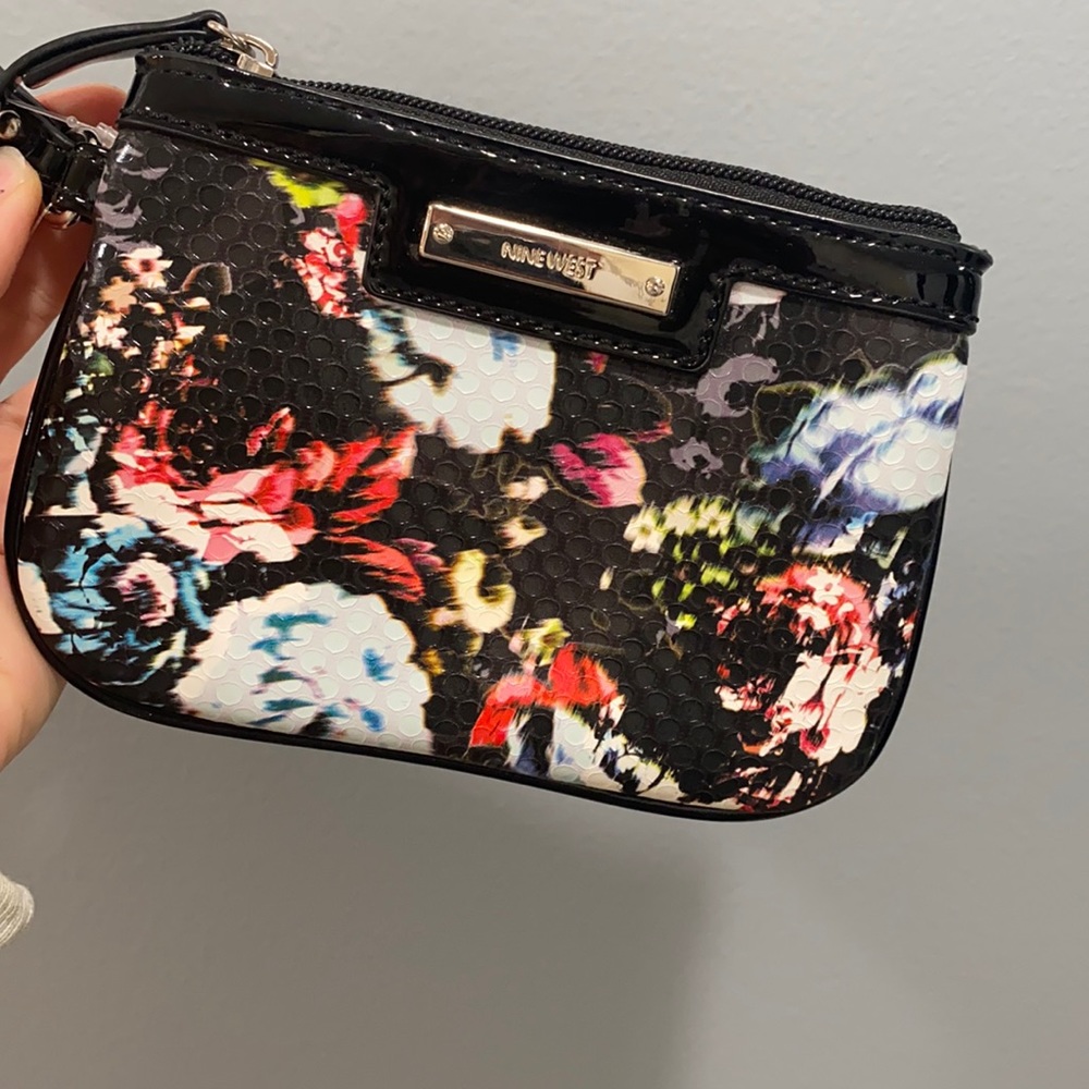 Nine West accessory !